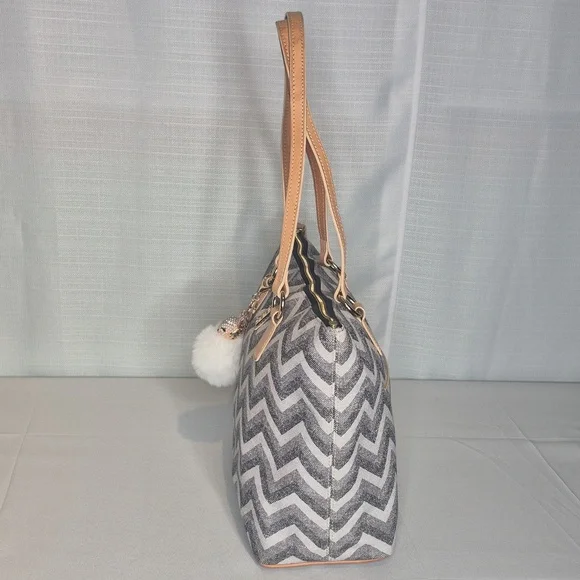 Dooney & Bourke LARGE Chevron Tote Bag w/Dust Bag LIKE NEW